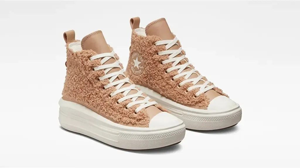 Converse Wmns Chuck Taylor All Star Move Platform High Sherpa Sneakers - Champagne Tan, Tan