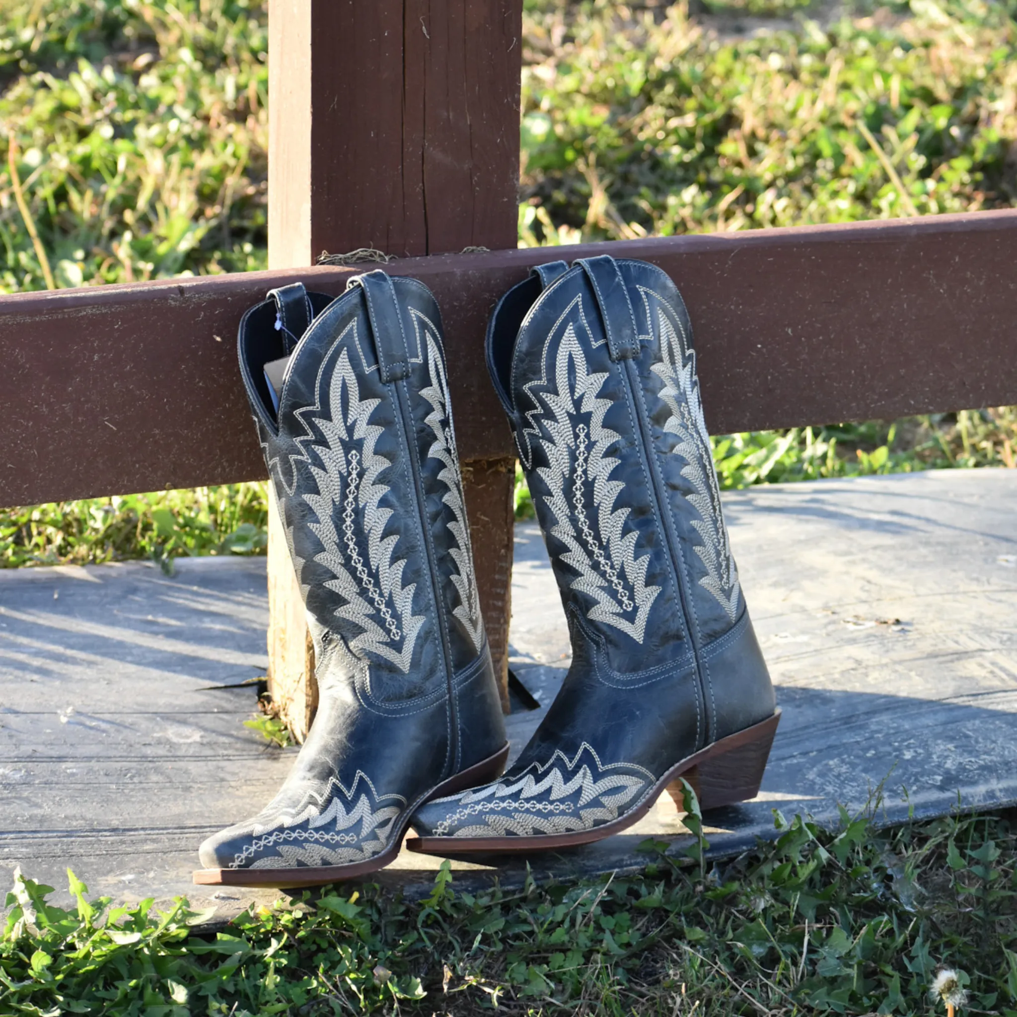 LAREDO WOMEN'S EMMYLEE BLUE WESTERN BOOT - 52207